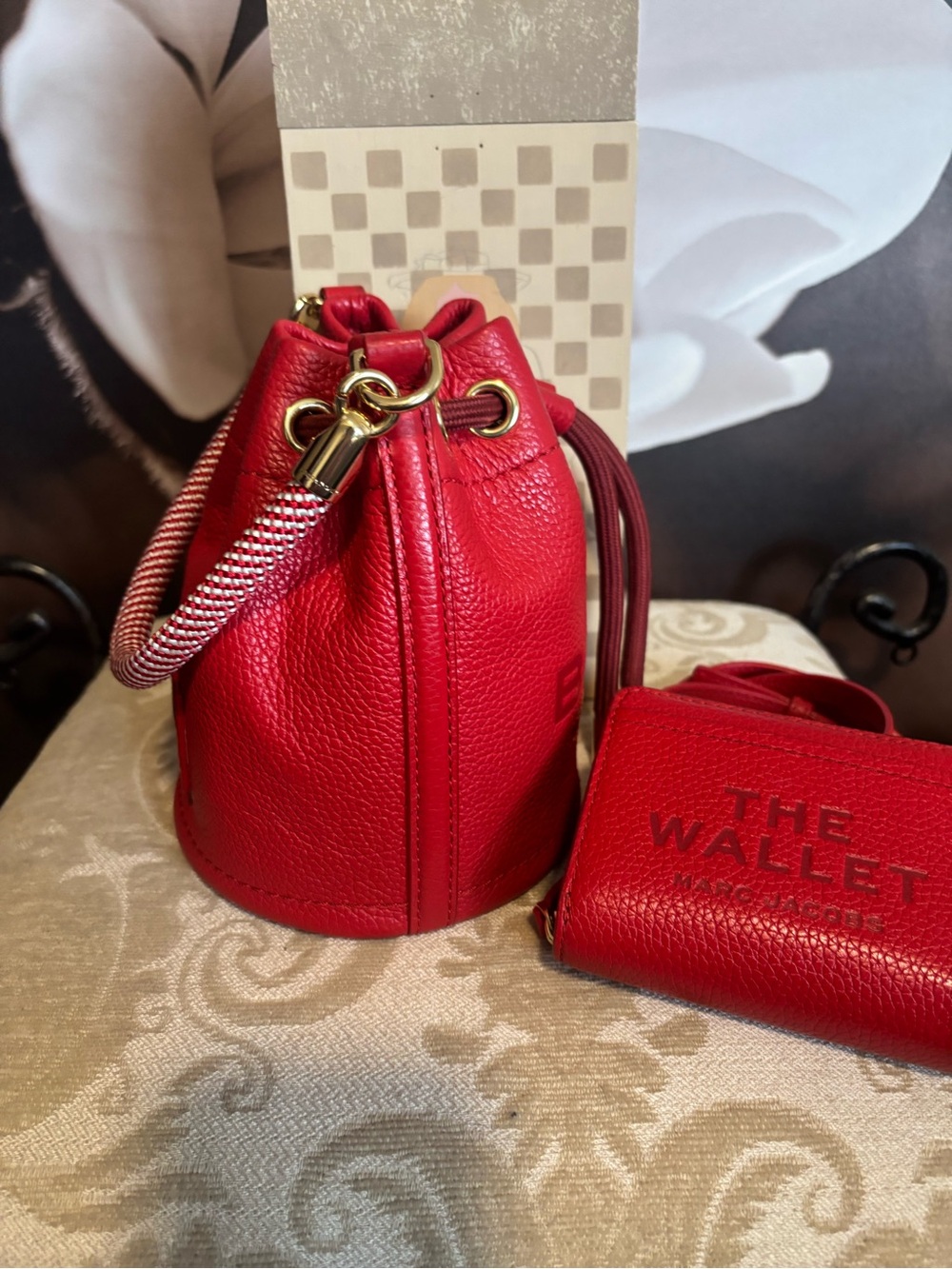 Marc Jacobs Red Pebbled Leather Mini Bucket Bag with Matching Wallet - Picture 4 of 11